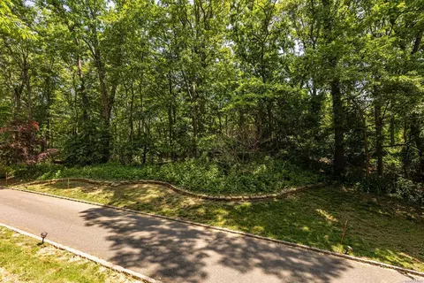 Pulaski Road, Smithtown, NY 11754