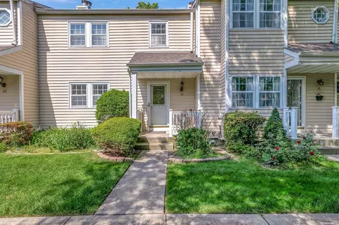 19 Huntington Cmns #19, Yaphank, NY 11980