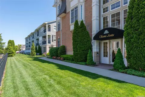 707 Roosevelt Way #20-104, North Hempstead, NY 11590