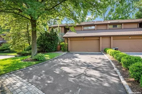 13 Yale Dr #13, North Hempstead, NY 11030