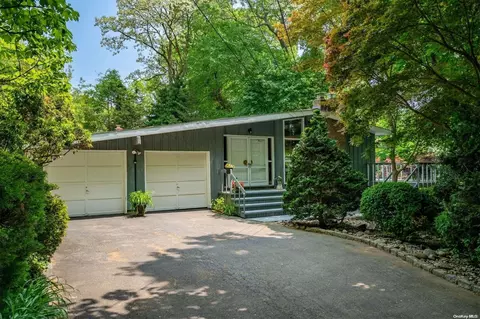 67 Hunters Ln, Huntington Station, NY 11746