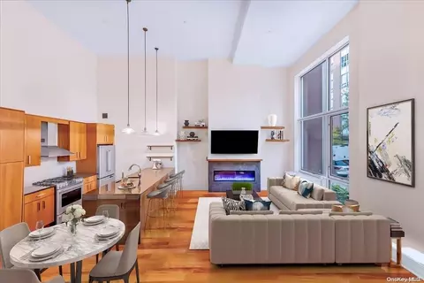 240 51st Ave #1A, New York, NY 11101