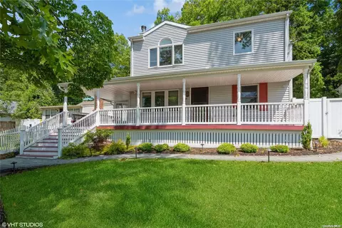 1 Canarsie Trl, Ridge, NY 11961