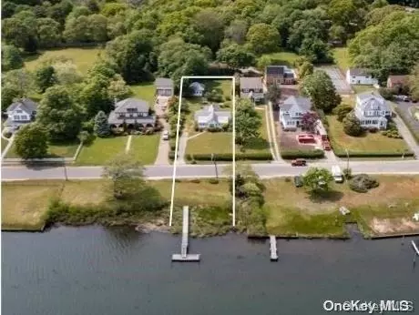 92 Lake Ave, Center Moriches, NY 11934