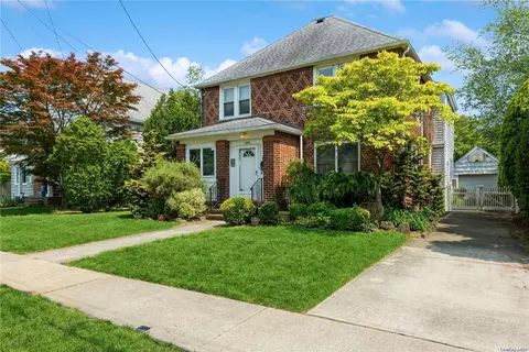 1573 Moffitt Ave, Hewlett, NY 11557