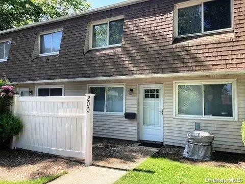 200 Storm Dr #200, Holtsville, NY 11742