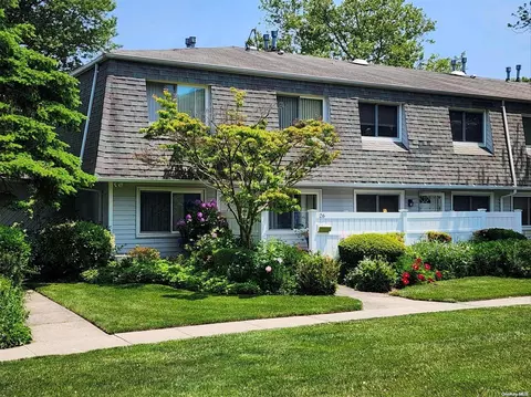26 Storm Dr #26B, Holtsville, NY 11742