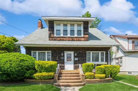 145 Lyon Pl, Lynbrook, NY 11563