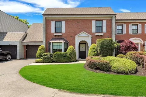 155 Anchor Ln #155, Bay Shore, NY 11706