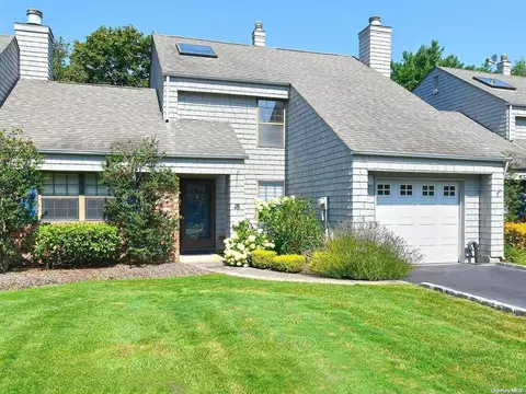18 N Mcconnell Ave #18, Bayport, NY 11705