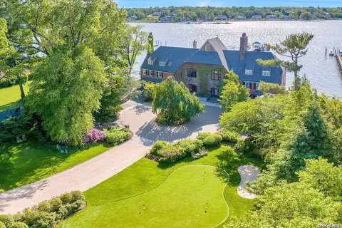 95 Lake Rd, North Hempstead, NY 11030