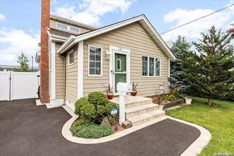 721 Grand Terrace Ave, Baldwin, NY 11510