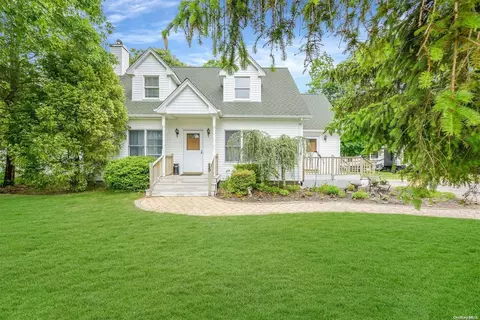 15 Old Manor Rd, Eastport, NY 11941