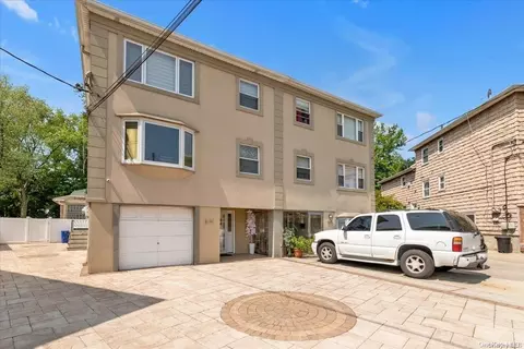 15-98 208th St, Bayside, NY 11360
