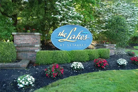 138 Erin Ln #1, Setauket, NY 11733
