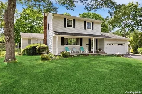 24 Radburn Dr, Commack, NY 11725