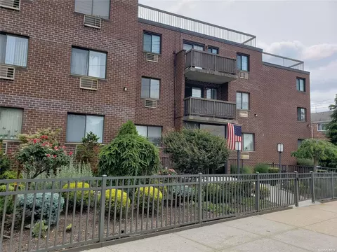 66-15 69th St #2B, Middle Village, NY 11379