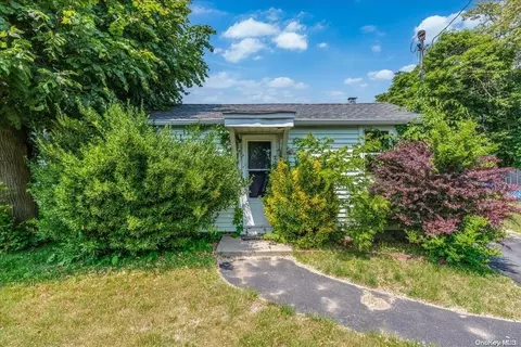 51 W Jefferson St, Amityville, NY 11701