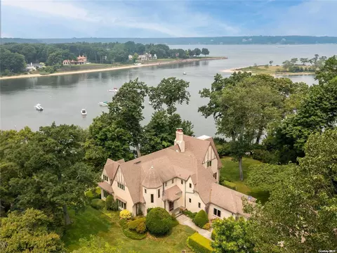 15 Heckscher Dr, Huntington, NY 11743