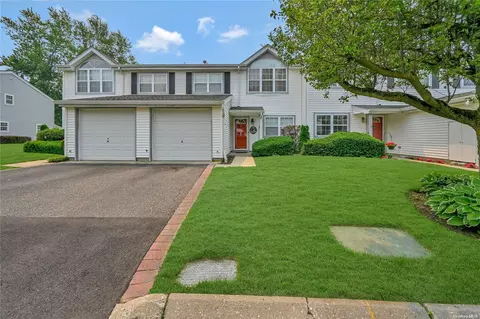 17 Indian Trce #17, Kings Park, NY 11754