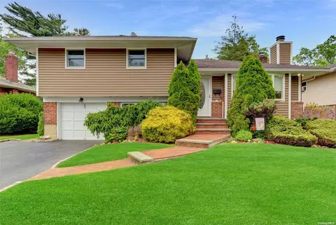 23 Shelly Ln, Bethpage, NY 11714