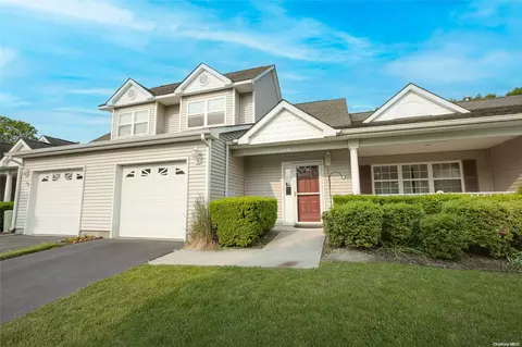 603 Pebble Beach Path, Riverhead, NY 11901