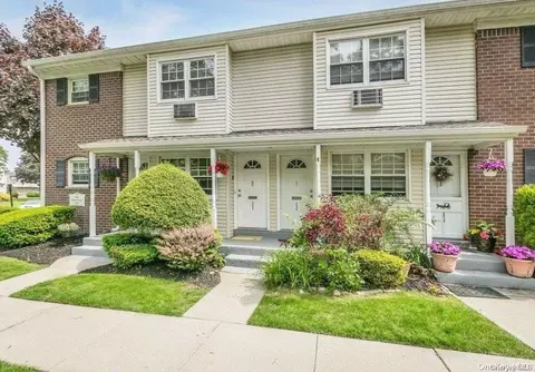 2811 Wilshire Ln #2811, Oakdale, NY 11769