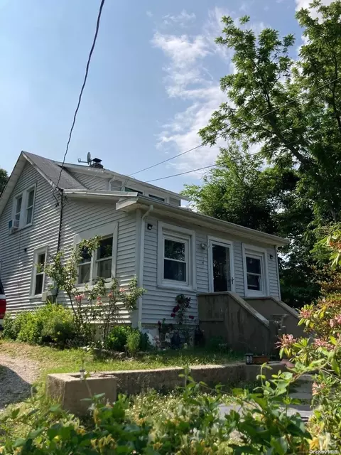 35 Catherine St, East Northport, NY 11731