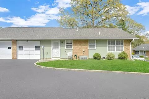 330 Woodbridge Dr #A, Ridge, NY 11961