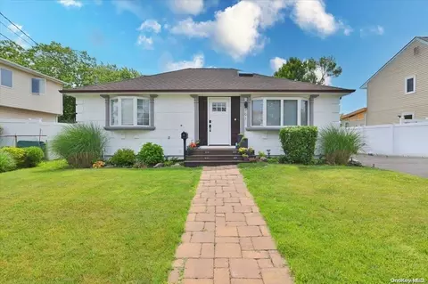 191 Nassau Ln, Island Park, NY 11558