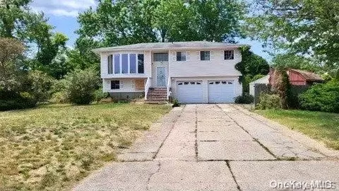 506 Grand Blvd, Brentwood, NY 11717