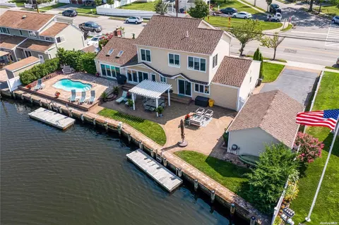 56 Alhambra Rd, Massapequa, NY 11758