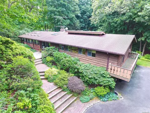 39 Artisan Ave, Huntington, NY 11743