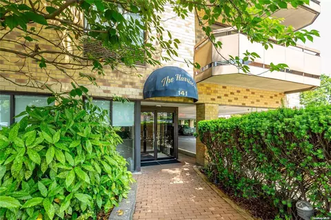 141 Great Neck Rd #1 B, North Hempstead, NY 11021