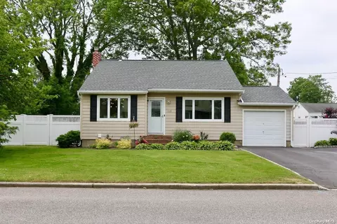 168 Thames St, Port Jefferson Station, NY 11776