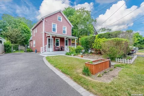 26 Wiggins Ave, Patchogue, NY 11772
