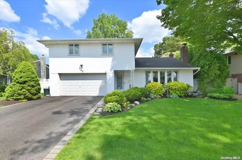 42 Robin Ln, Plainview, NY 11803