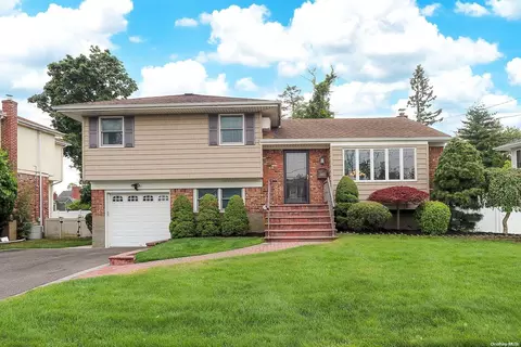 2822 Robert Ln, North Bellmore, NY 11710
