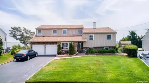 9 Ocean Ave, Massapequa, NY 11758