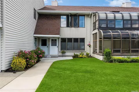 20 Laurel Ave #3, East Islip, NY 11730