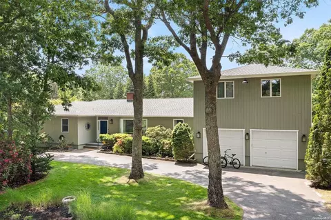 8 Johnson Dr, East Quogue, NY 11942