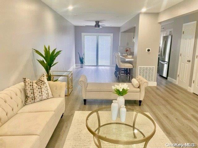 12 E Rockaway Rd #12, Hewlett, NY 11557