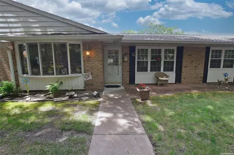 293 Cardiff Ct #B, Ridge, NY 11961