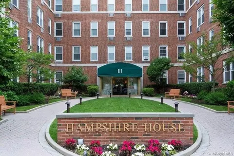 111 7th St #314, Garden City, NY 11530