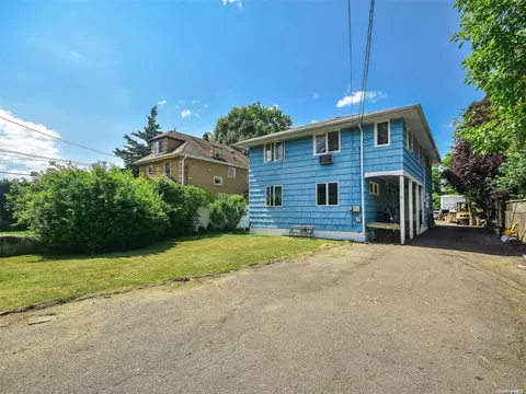 6 Walnut St, Glen Head, NY 11545
