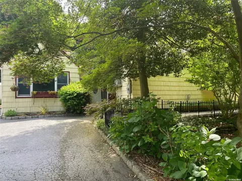 642 Park Ave, Huntington, NY 11743