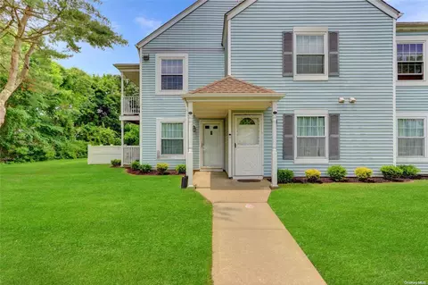 371 Artist Lake Dr #371, Middle Island, NY 11953