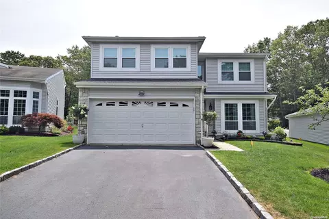 246 E Fairfield Dr #246, Holbrook, NY 11741