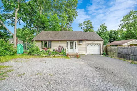52 E 21st St, Huntington Station, NY 11746