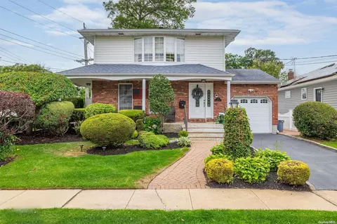 1712 Parkview Ave, Seaford, NY 11783